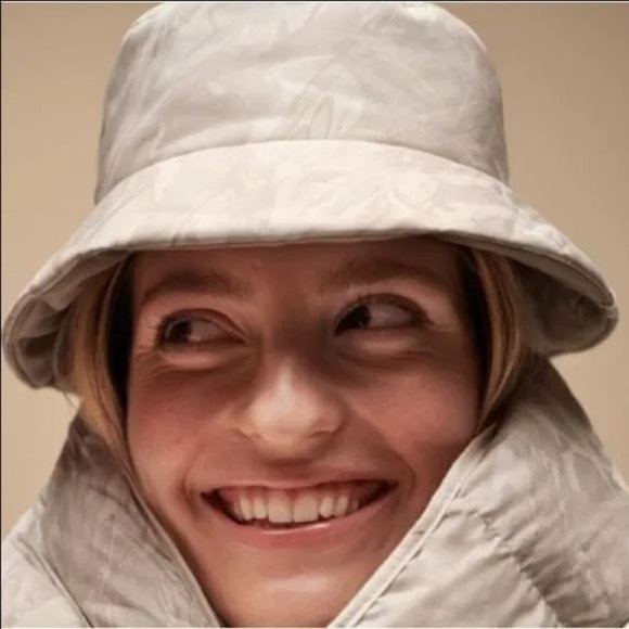 Rare Lululemon Team Canada Both Ways Insulated Bucket Hat L/XL - Picture 2 of 4